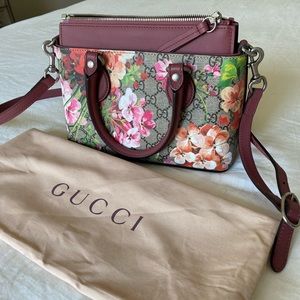 Gucci GG Supreme Blooms -Crossbody